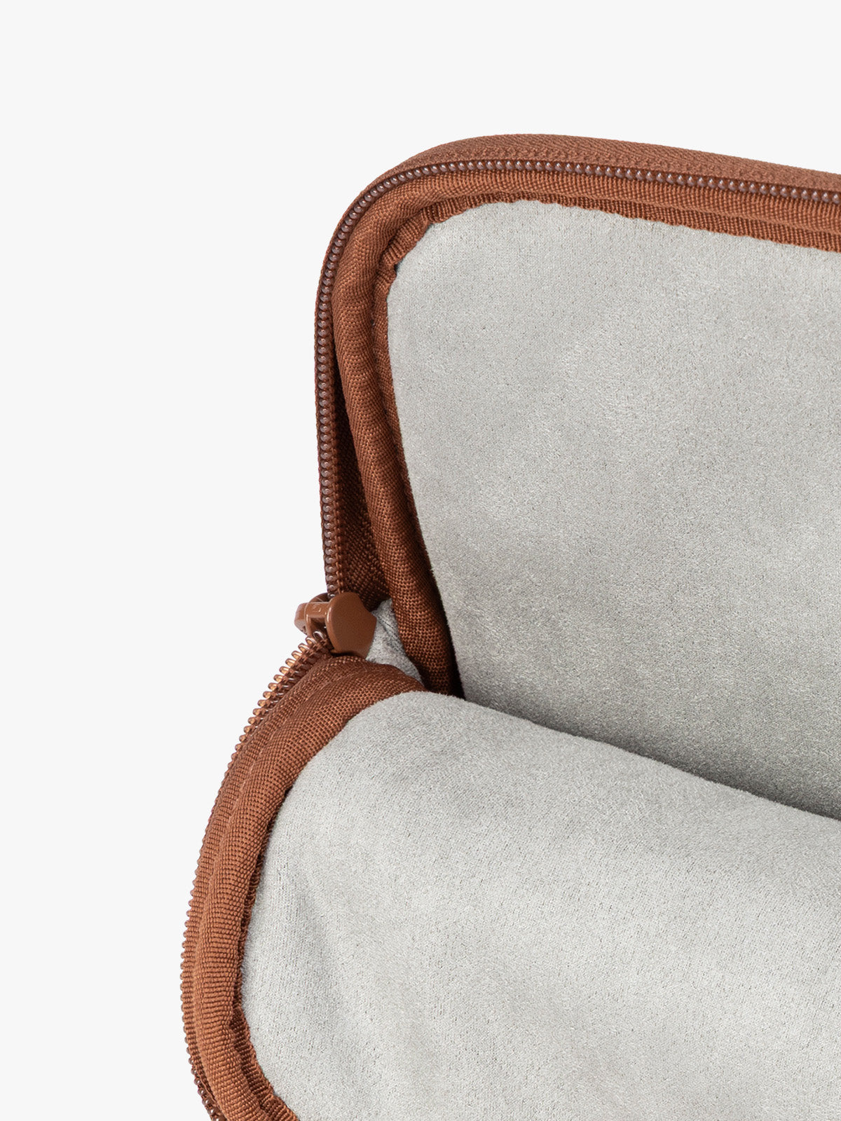 ALL2401_LUKA_PADDED-LAPTOP-SLEEVE_HONEYBROWNPU_3.jpg