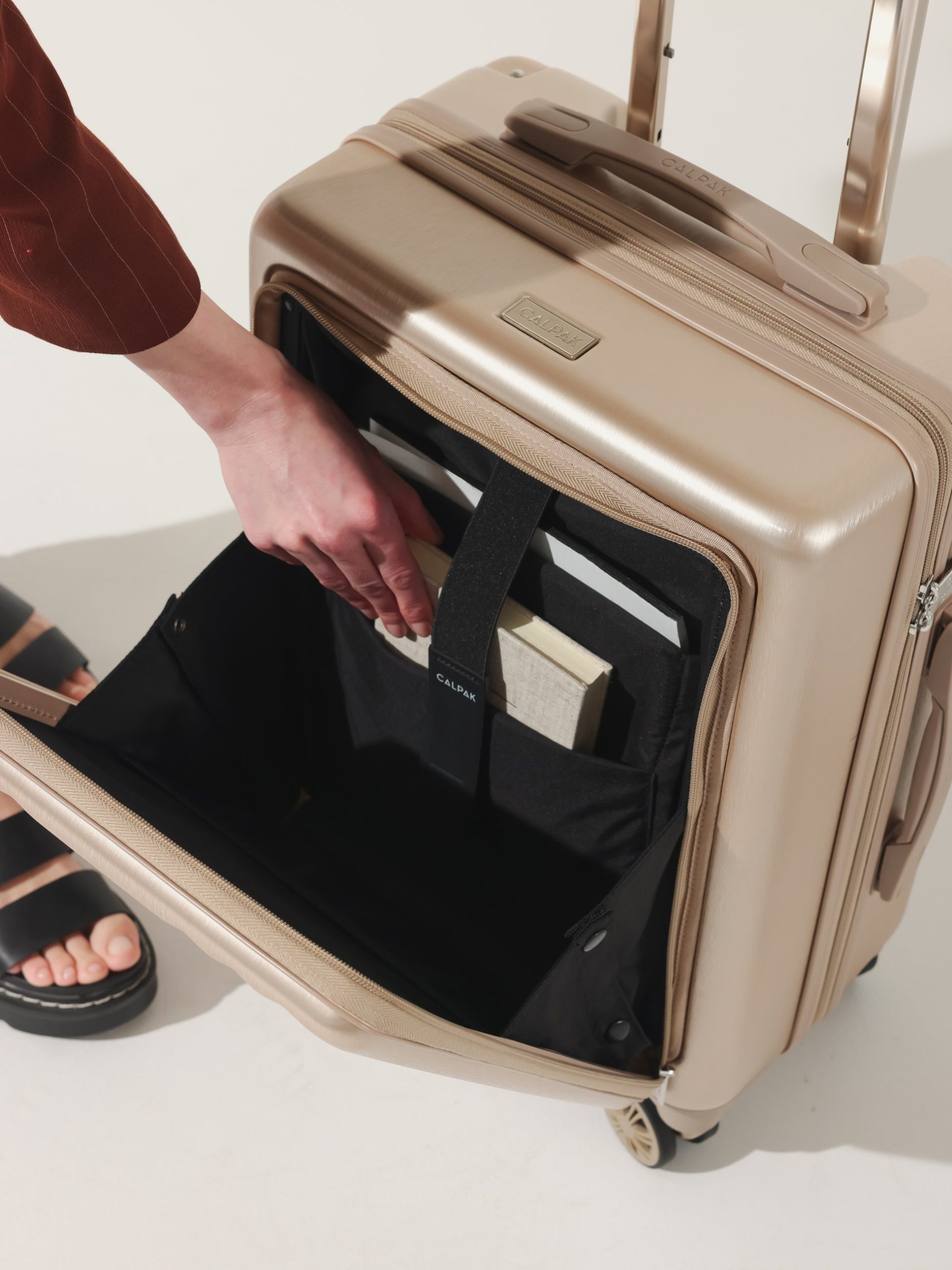 AMBUER-FRONT-POCKET-CARRY-ON_GOLD-LIFESTYLE1_b184239f-ddf3-403f-aa93-31e543961194.jpg
