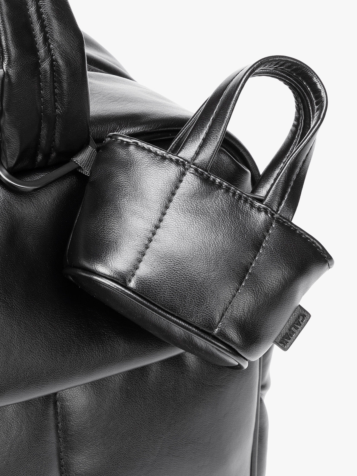 AMT2601_LUKA_TOTE-ZIP-BAG-CHARM_BLACKPU_2.jpg