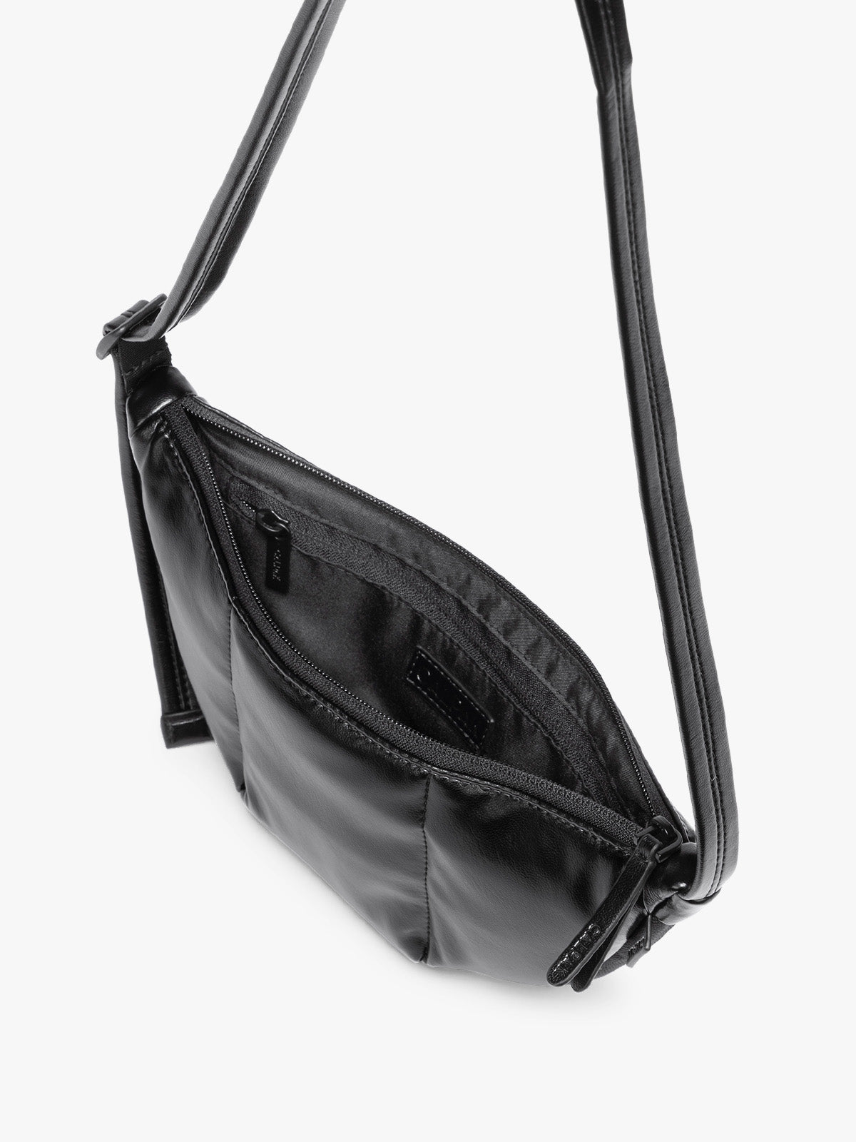 CBL2601_LUKA_CRESCENT-BAG_BLACKPU_3.jpg