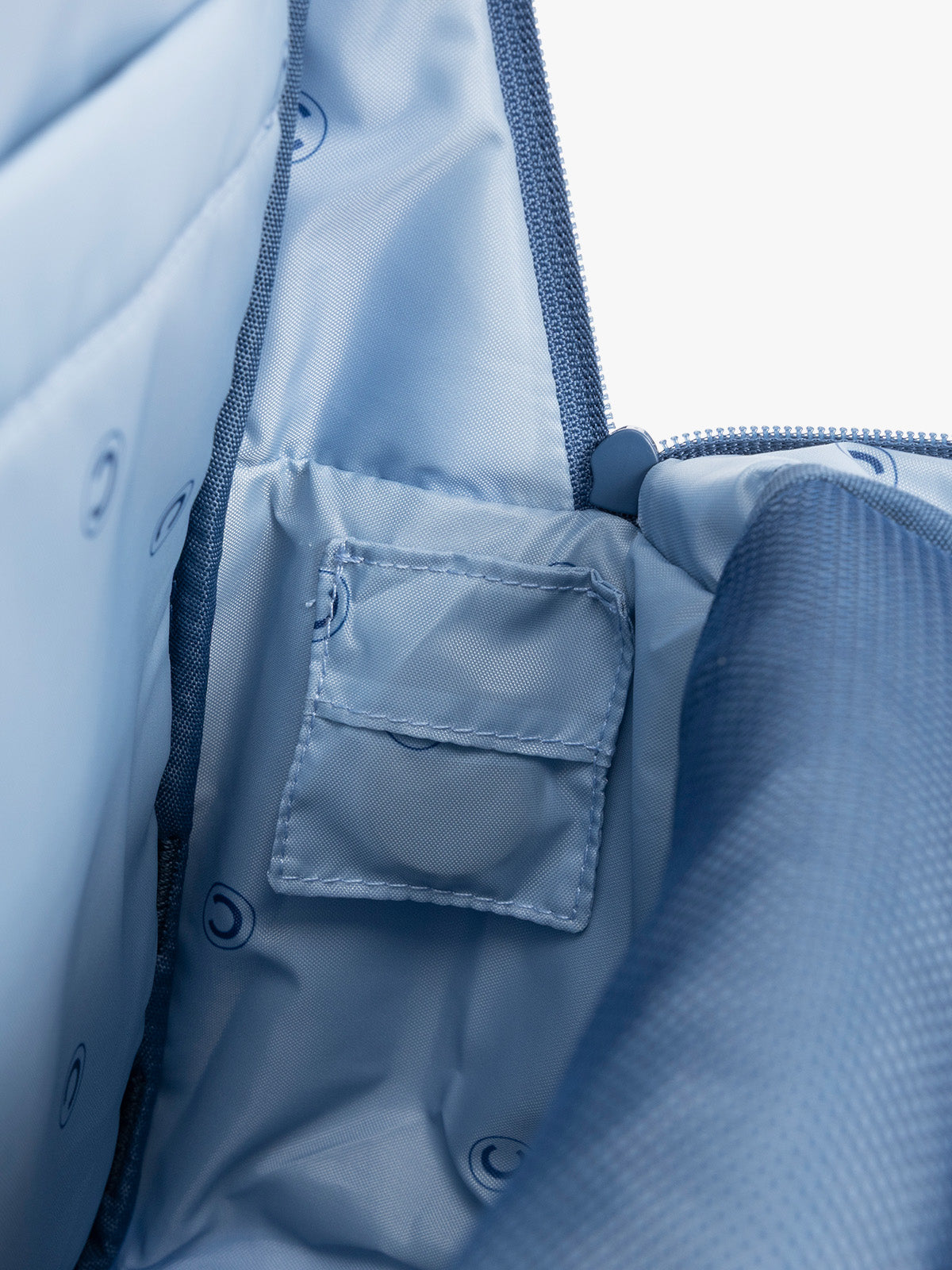 CKBM2501_KIDS_MEDIUM-BACKPACK_BLUE_INTERIOR-LINLING.jpg