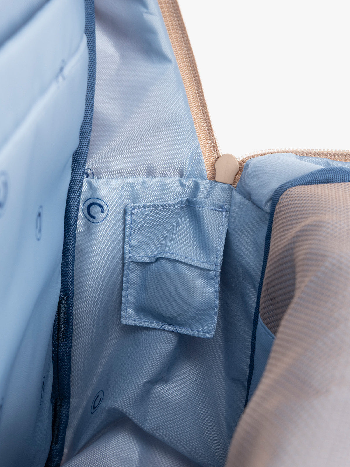 CKBM2501_KIDS_MEDIUM-BACKPACK_KHAKI_INTERIOR-LINLING.jpg