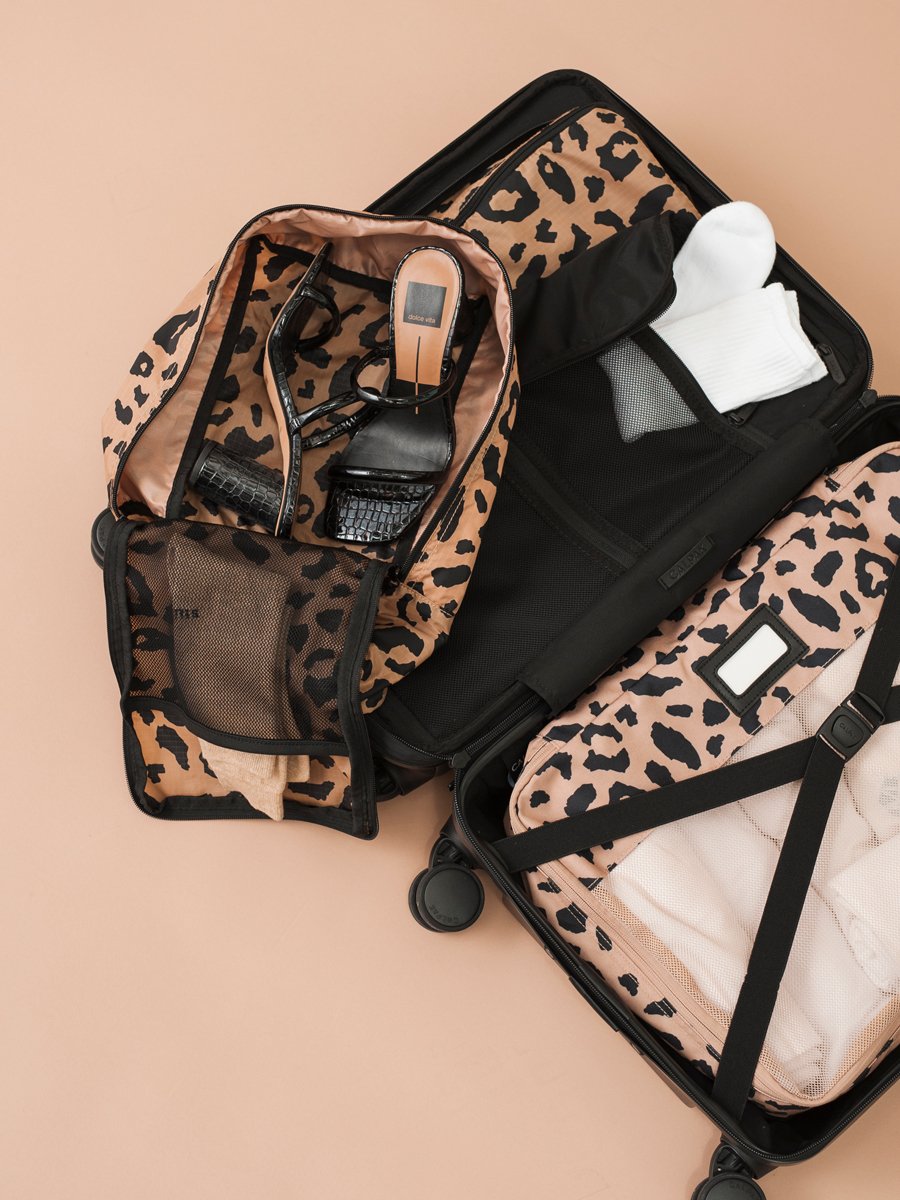 COMPAKT_SHOE_BAG_CHEETAH_LIFESTYLE2_ec913a87-4364-4ed8-a828-39c72aa70caa.jpg