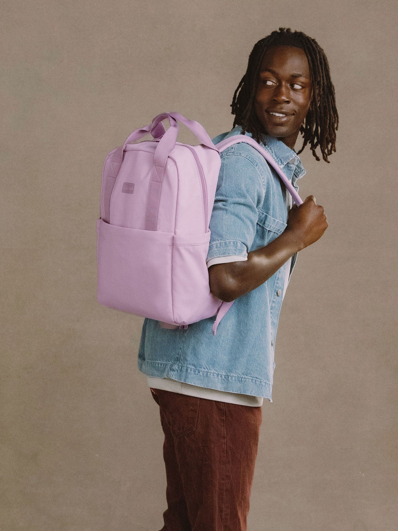 CONNECT-LAPTOP-BACKPACK-BERRY-LIFESTYLE1.jpg