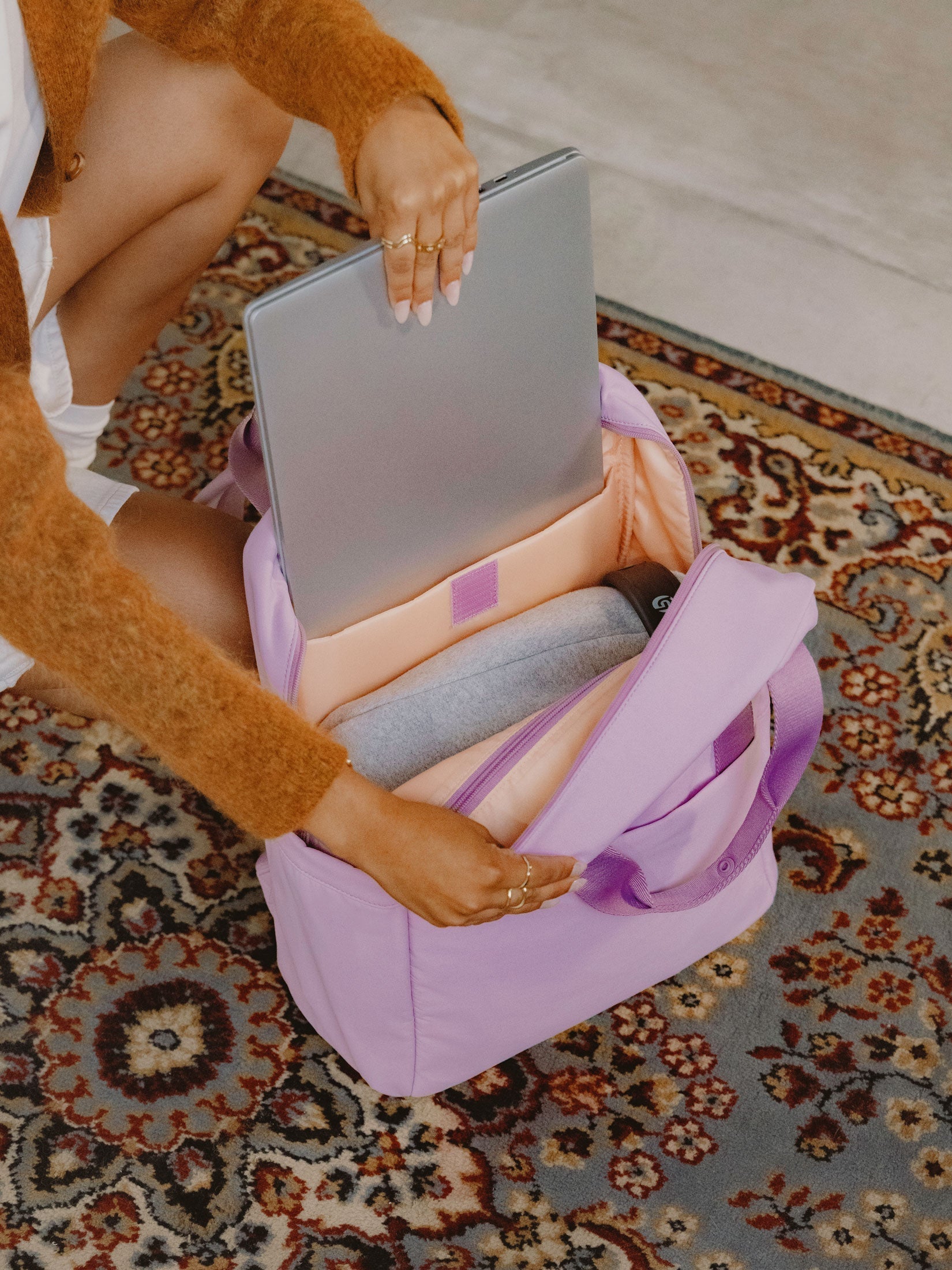 CONNECT-LAPTOP-BACKPACK-BERRY-LIFESTYLE2.jpg