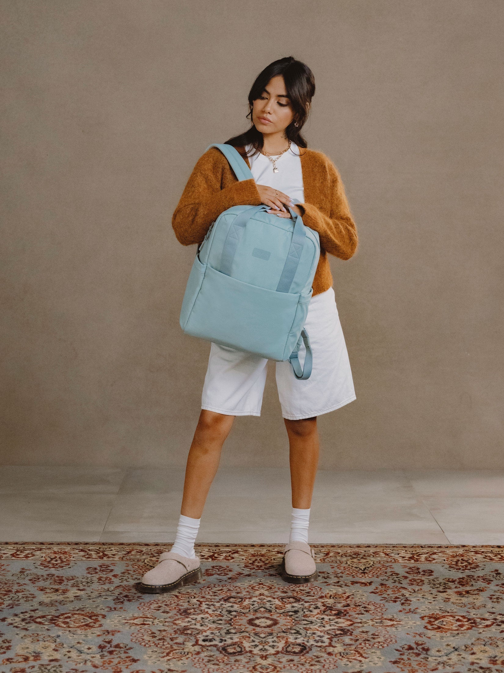 CONNECT-LAPTOP-BACKPACK-BLUEBELL-LIFESTYLE1.jpg