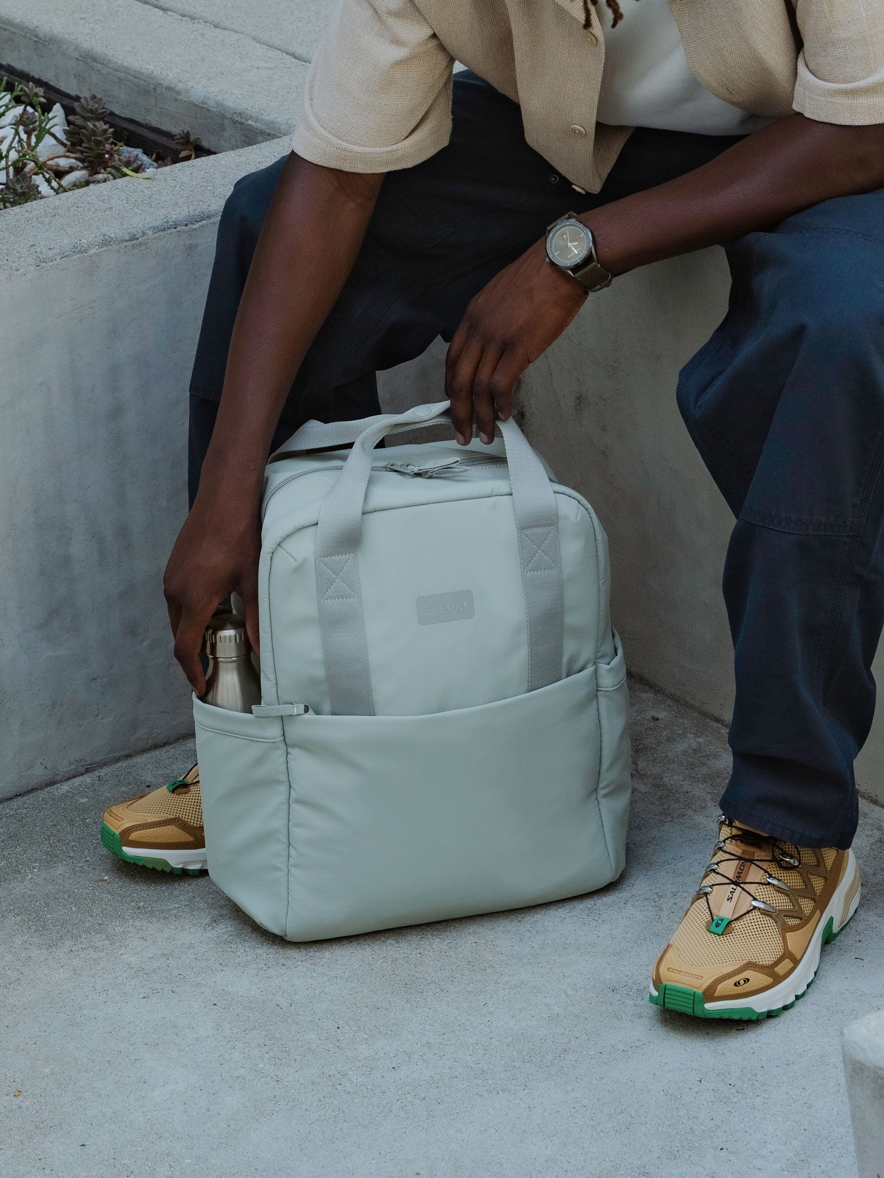 CONNECT-LAPTOP-BACKPACK-BLUEBELL-LIFESTYLE2.jpg