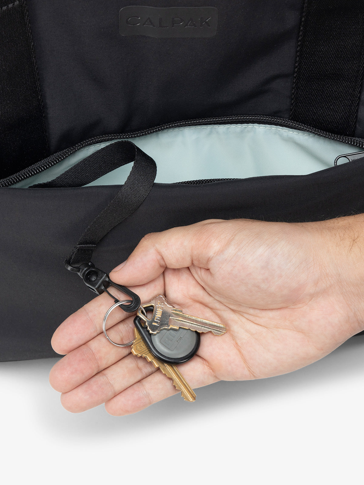 CONNECT-LAPTOP-BACKPACK-KEY-CLIP-BLACK.jpg