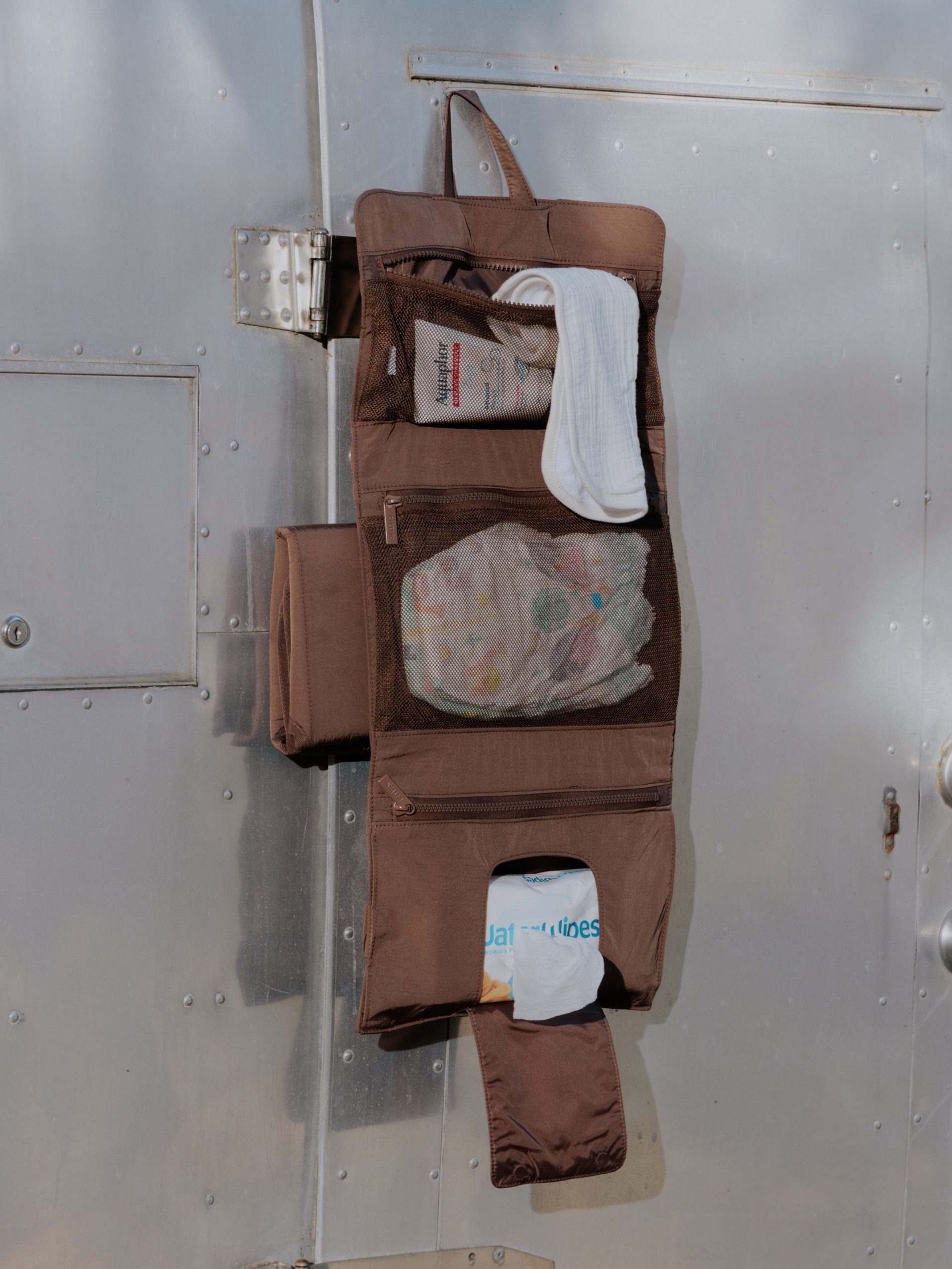 DIAPER-CHANGING-PAD-ORGANIZER-HAZELNUT-LIFESTYLE1.jpg