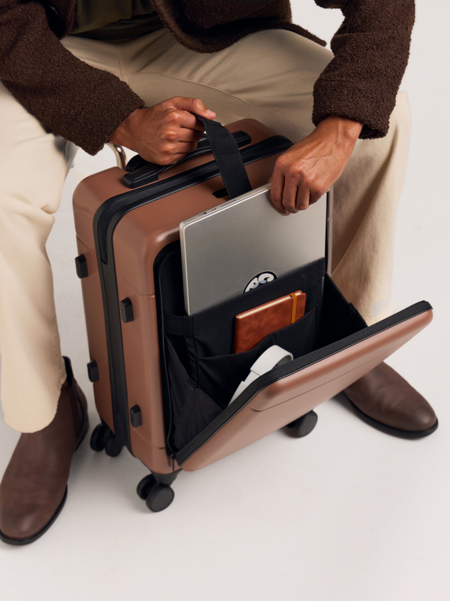 HUE-FRONT-POCKET-CARRY-ON-LUGGAGE-HAZEL-LIFESTYLE2.jpg