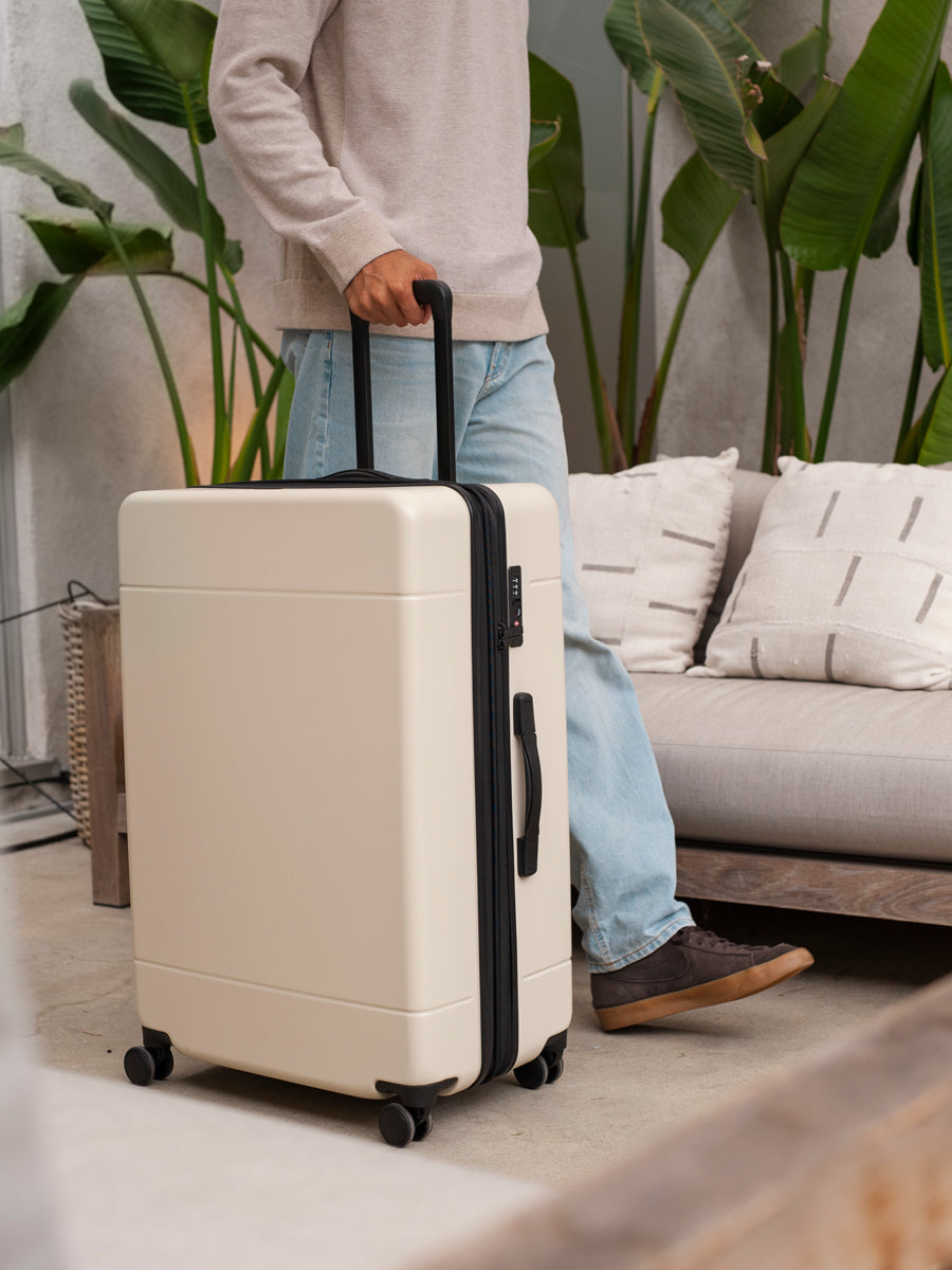 HUE-LARGE-LUGGAGE-LINEN-LIFESTYLE-1_7fe9e3a2-709c-494c-a364-da8c7e088734.jpg