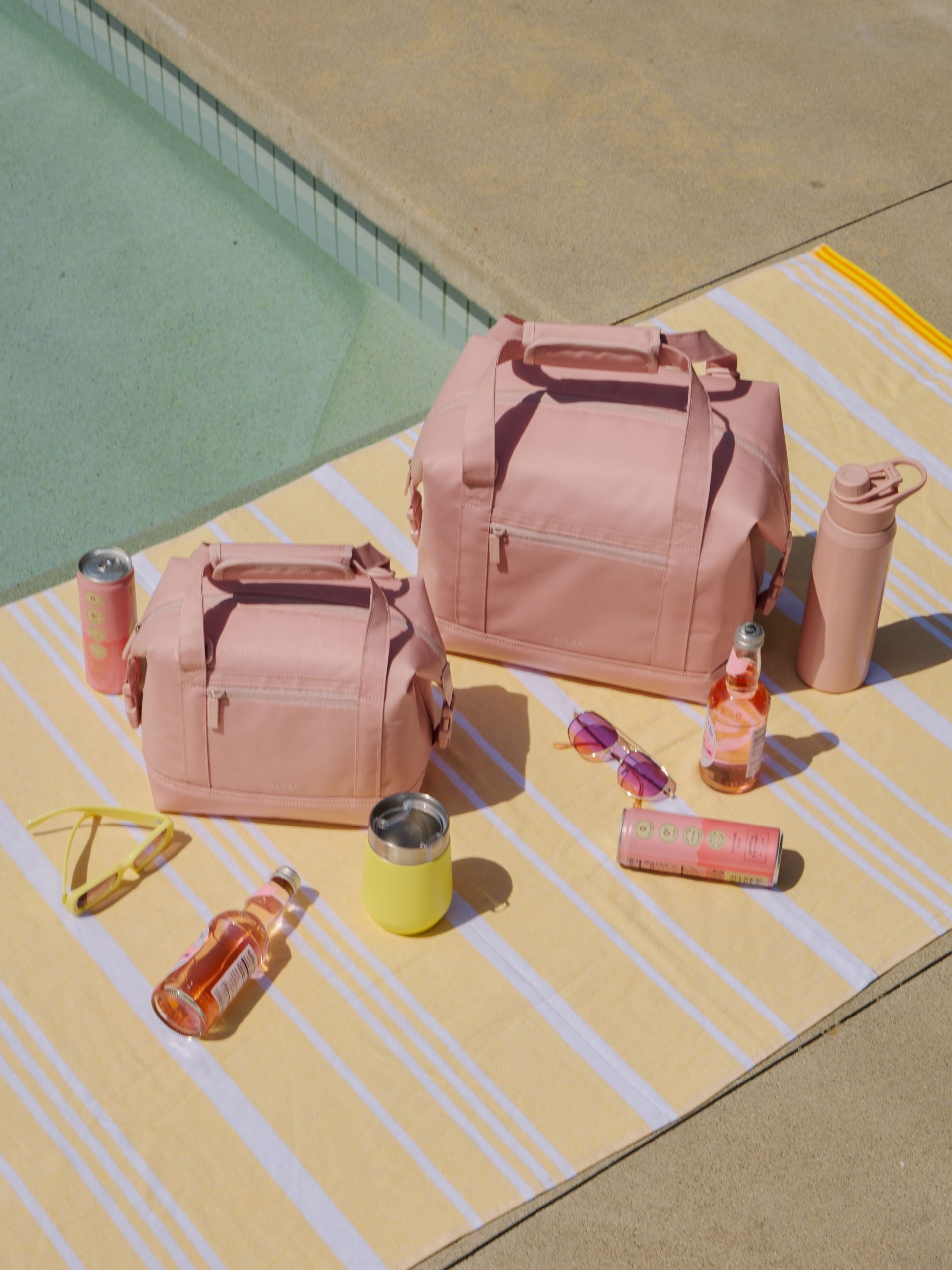 INSULATED-8L-SOFT-SIDED-COOLER-PINK-SAND-LIFESTYLE2.jpg