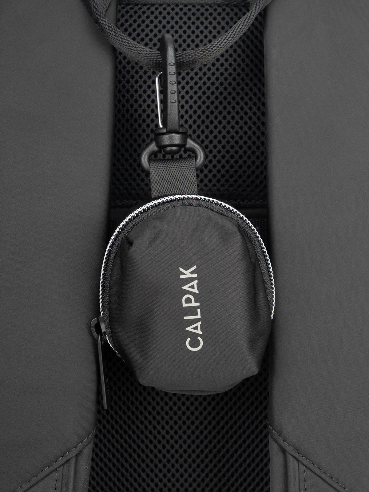 KPF2601_FIT-MINI-KEY-POUCH_BLACK_2.jpg