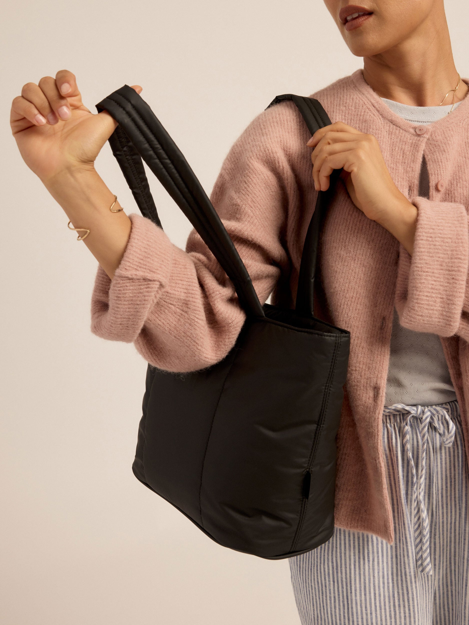 LUKA-MINI-TOTE-BLACK-LIFESTYLE2_004962f6-8948-4d89-a334-212bd560dc6b.jpg