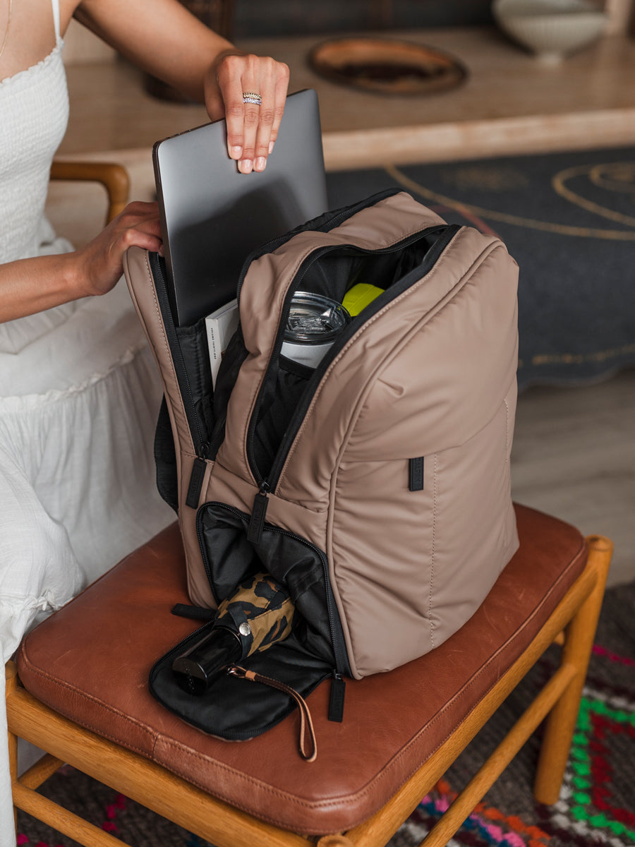 LUKA_BACKPACK_CHOCOLATE_LIFESTYLE_1_01956f91-7d69-46ac-9a59-644fffd574dc.jpg