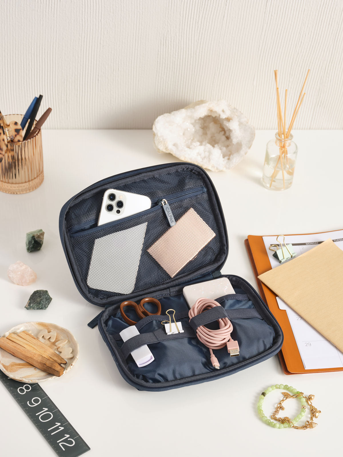 TECH-ORGANIZER-ASTROLOGY-LIFESTYLE-2_a9656d4f-0464-4379-b32f-fe6d0660ab4c.jpg