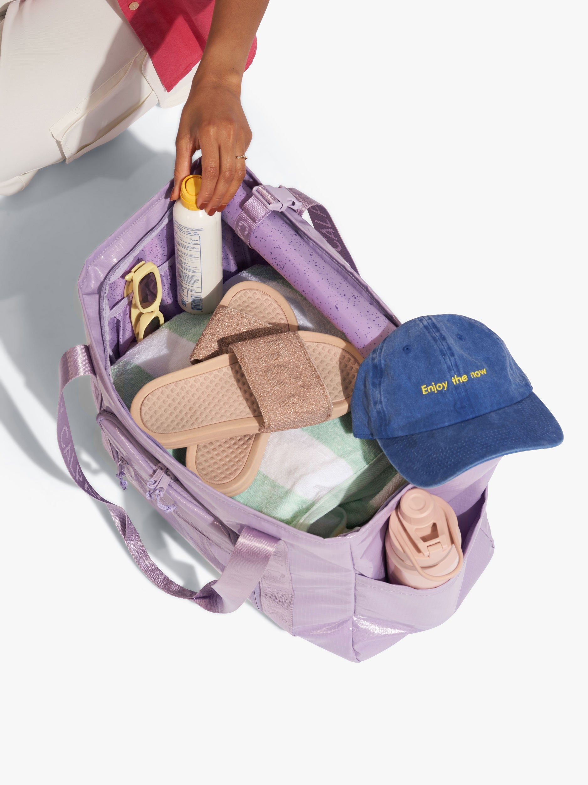 TERRA-35L-WATER-RESISTANT-ZIPPERED-TOTE-BAG-AMETHYST-LIFESTYLE2_653031ce-eb00-4fa1-9a24-adbfd35ab3c1.jpg