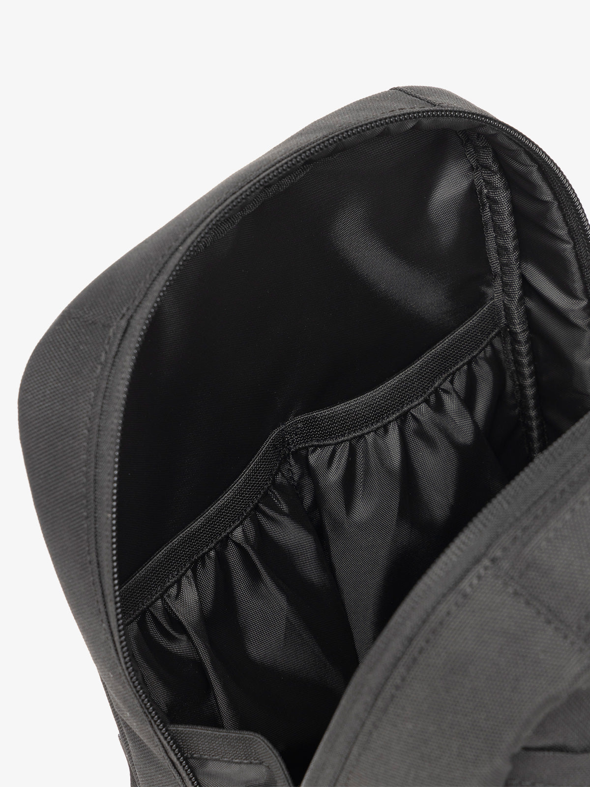 THE-EVERYTHING-CUBE-INTERIOR-POCKETS-BLACKS.jpg