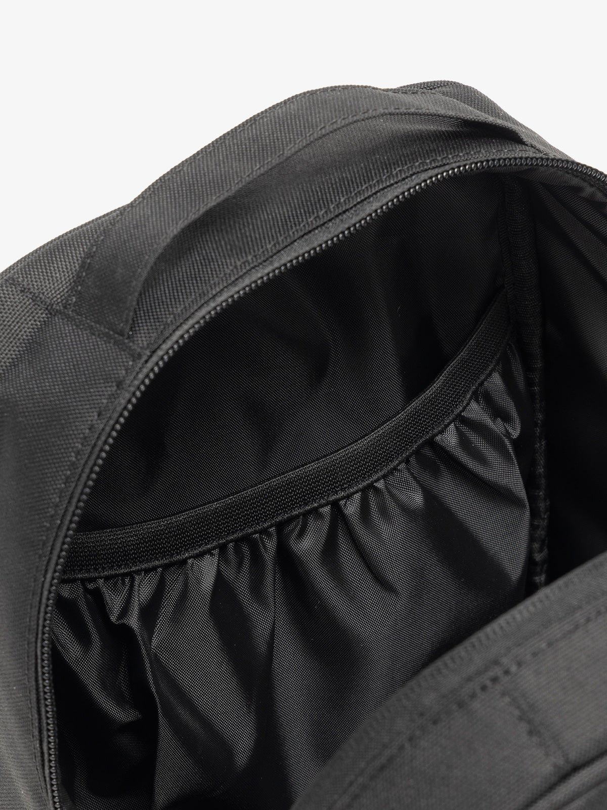 THE-EVERYTHING-CUBE-LARGE-INTERIOR-POCKET-BLACK.jpg