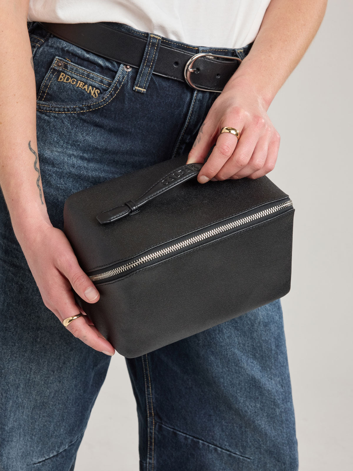 WEB_COLETTE_LAY-FLAT-TOILETRY-BAG_BLACK.jpg