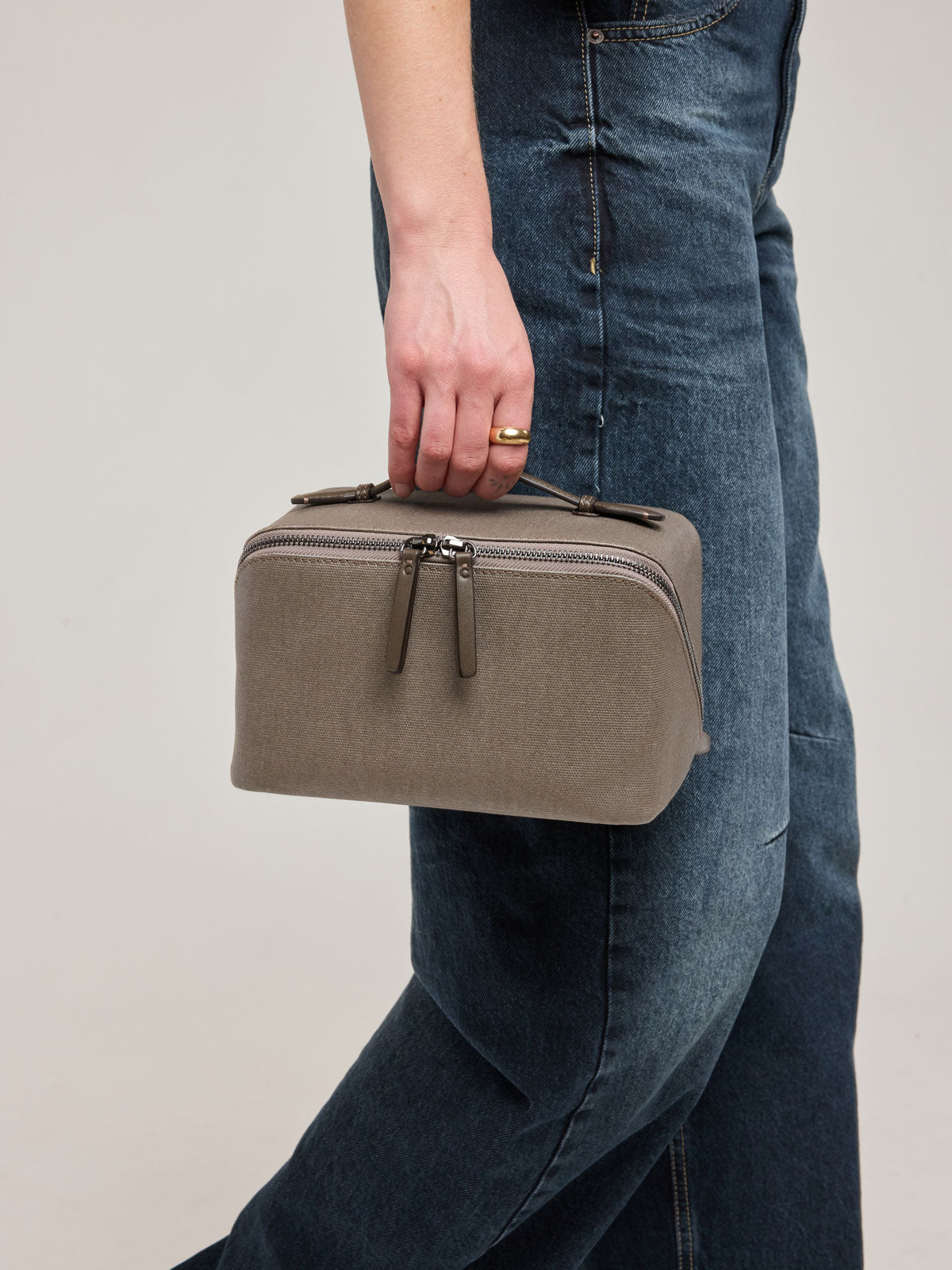 WEB_COLETTE_LAY-FLAT-TOILETRY-BAG_MUSHROOM.jpg