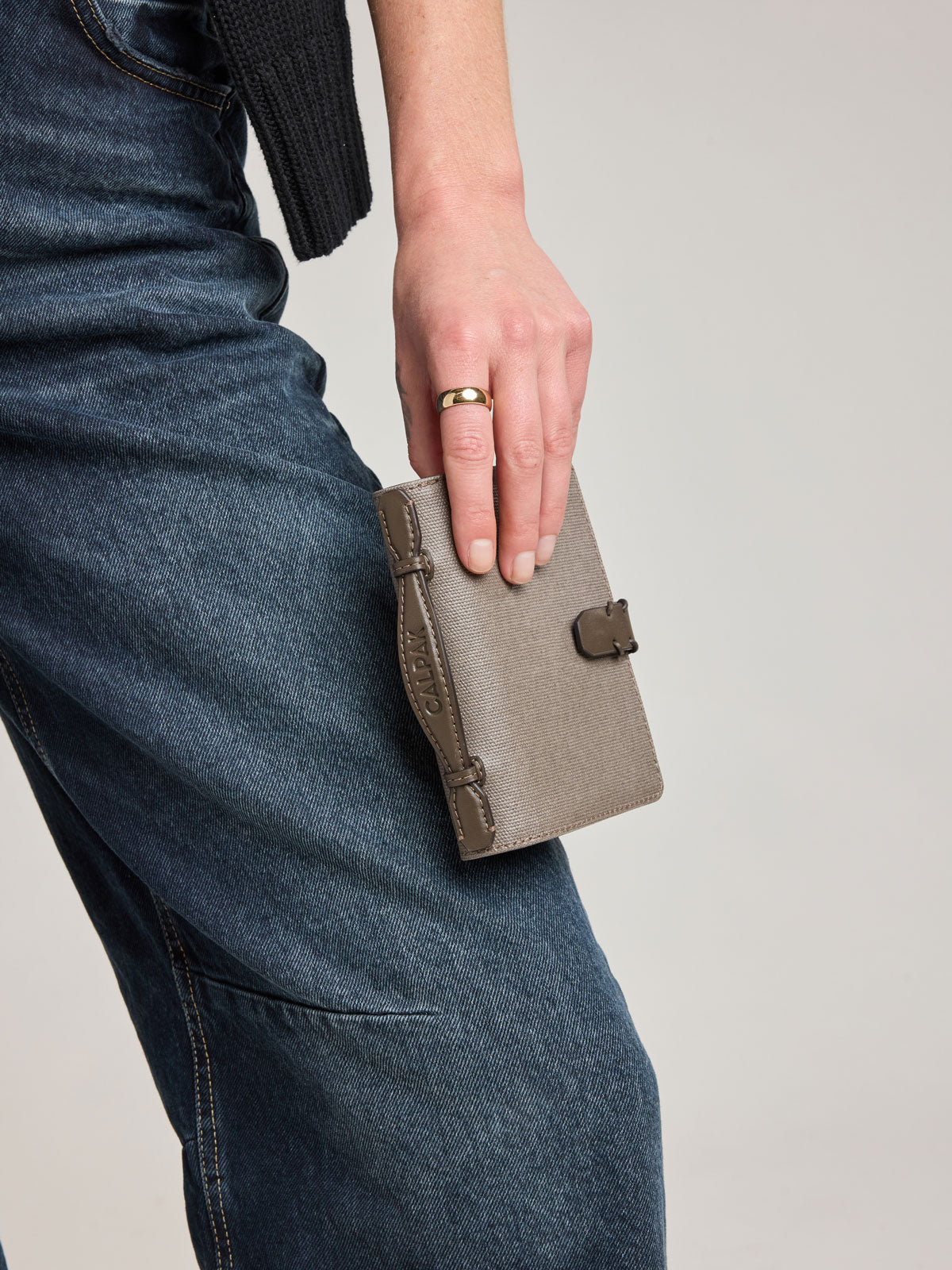 WEB_COLETTE_PASSPORT-WALLET_MUSHROOM.jpg