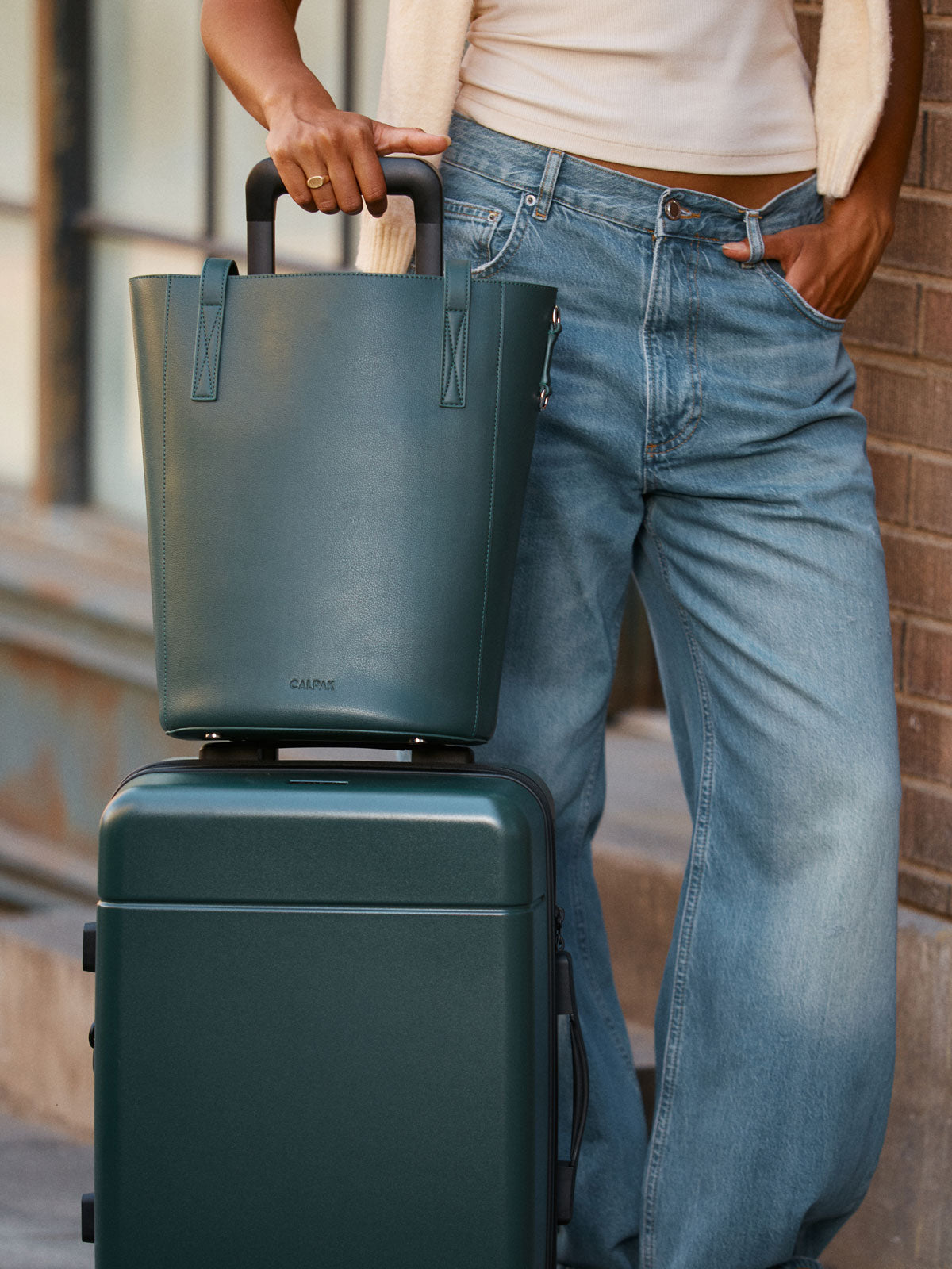 WEB_HAVEN-14in-BUCKET-BAG_FORREST.jpg