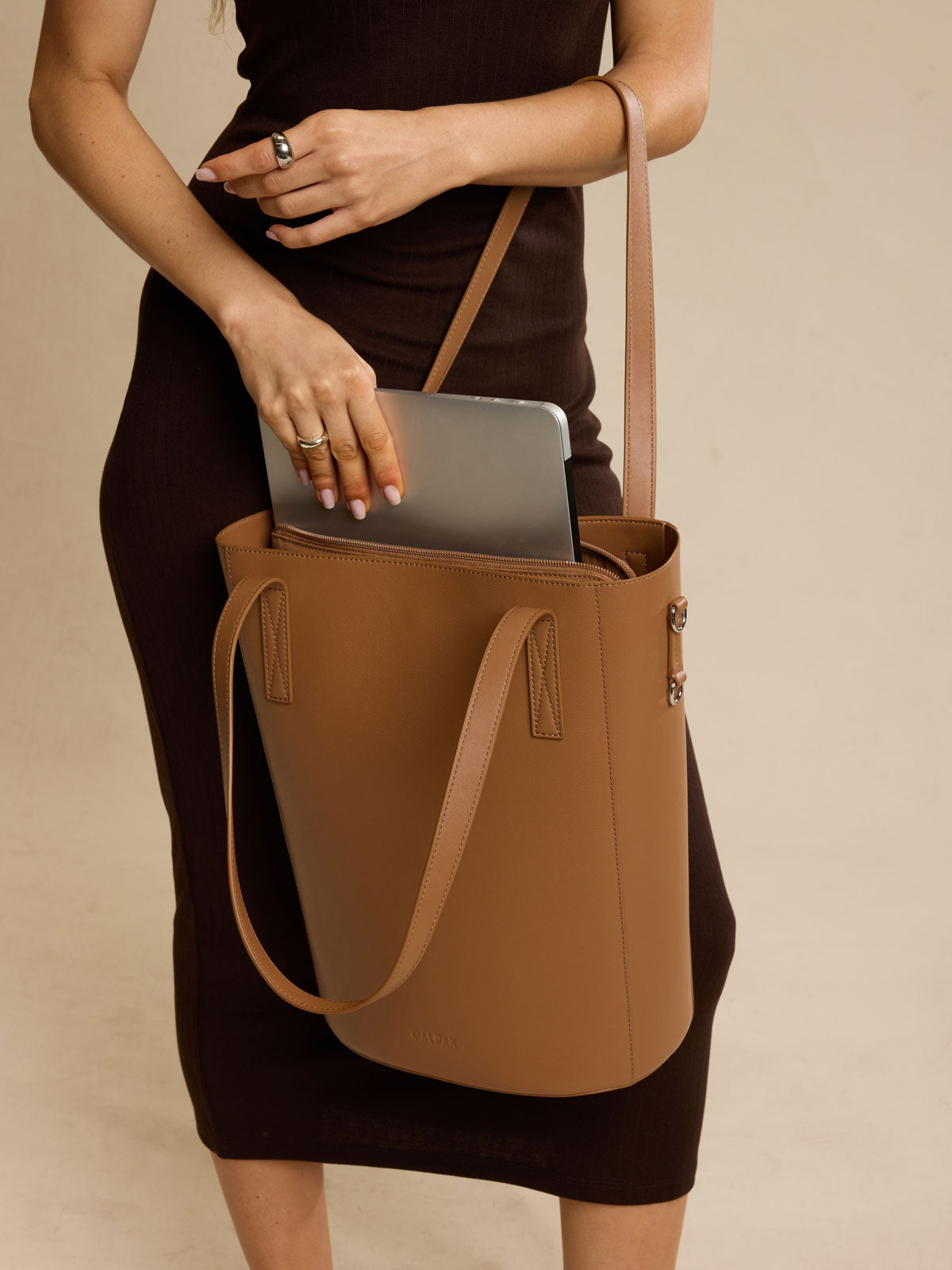 WEB_HAVEN-14in-BUCKET-BAG_TOFFEE.jpg