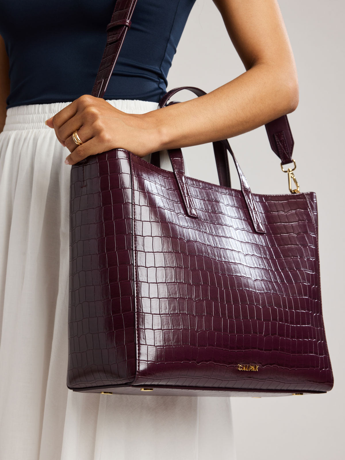 WEB_HAVEN-15-INCH-TOTE_DARK-CHERRY-CROC_2.jpg