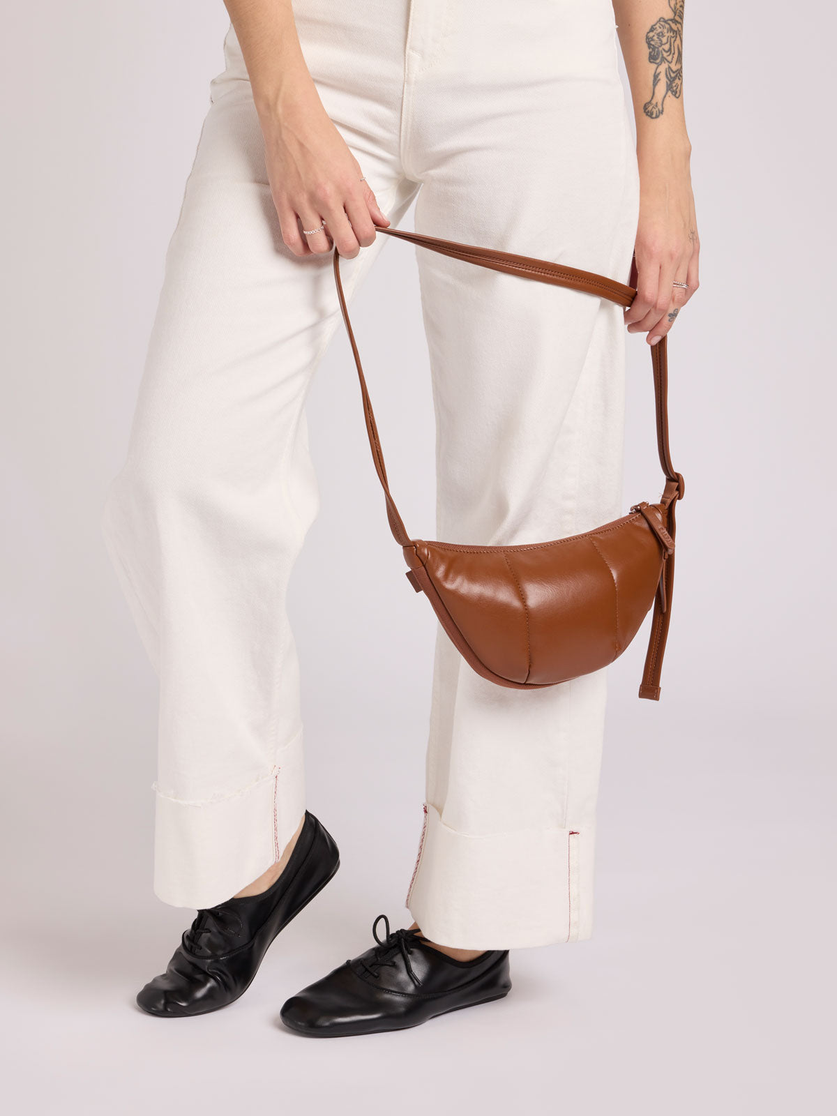 WEB_LUKA-CRESCENT-BAG_HONEY-BROWN.jpg