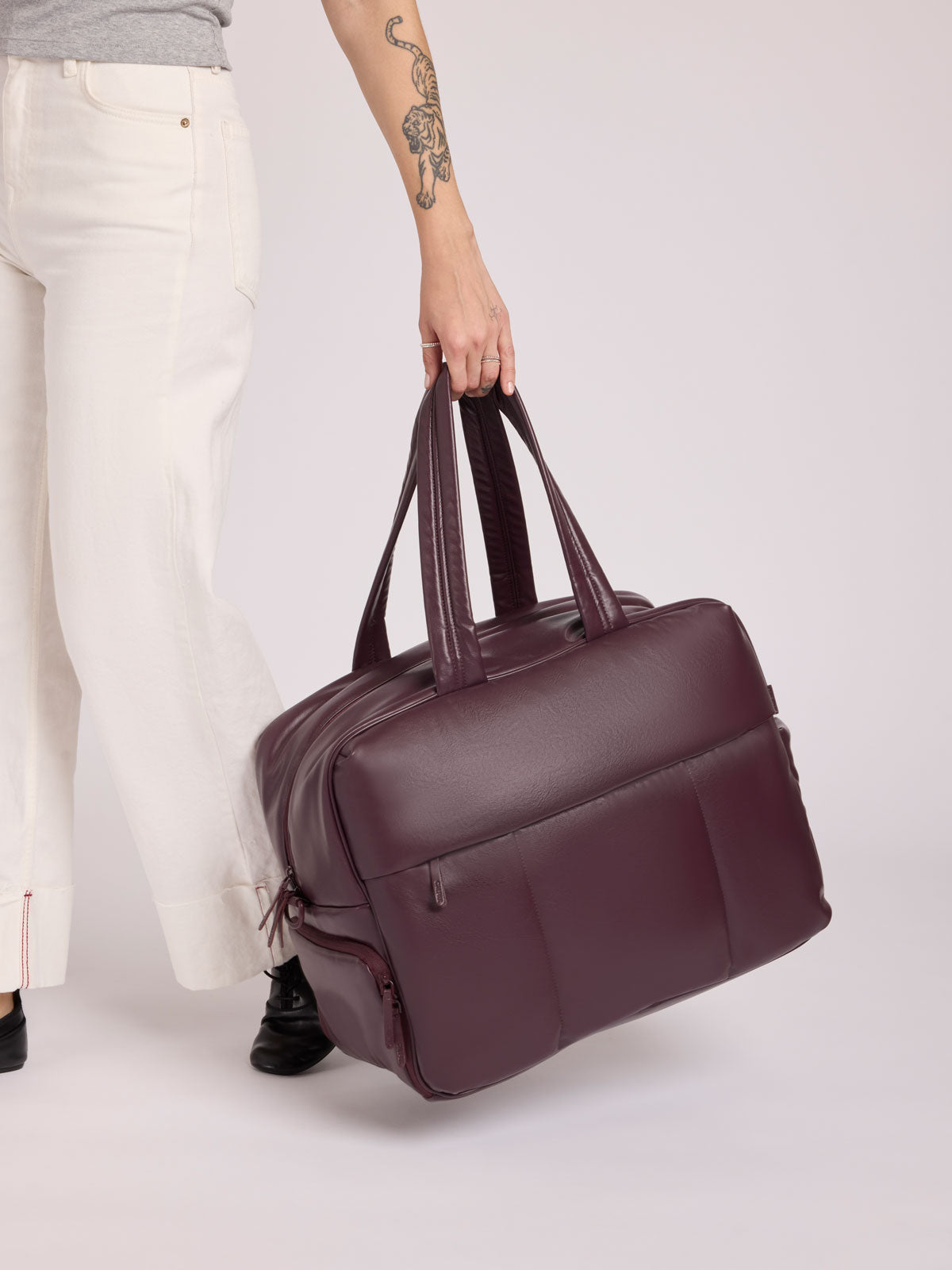 WEB_LUKA-LARGE-DUFFEL_DARK-CHERRY_1.jpg