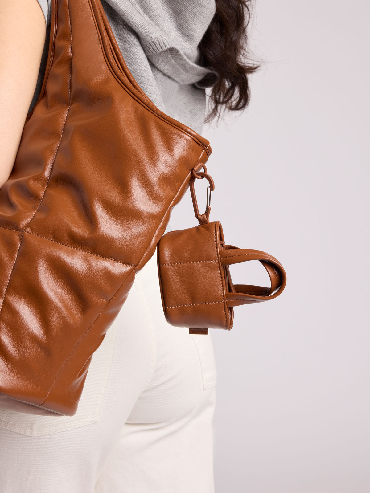 WEB_LUKA-TOTE-BAG-CHARM_HONEY-BROWN.jpg